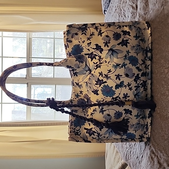 ***LEAVING THE CLOSET TODAY 2/7***NWT VINCE CAMUTO-ORLA - Picture 2 of 6